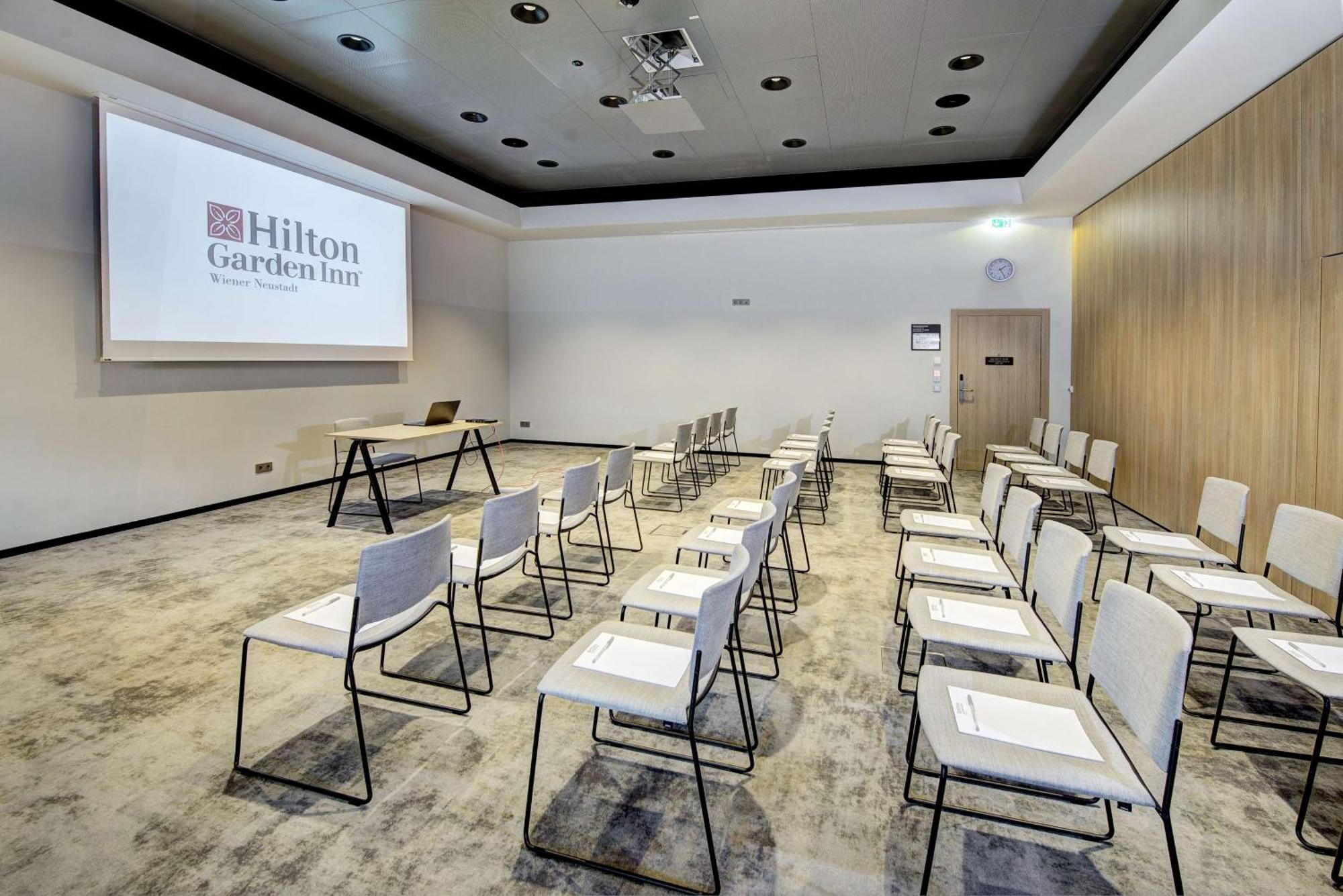 Hilton Garden Inn Wiener Neustadt Dış mekan fotoğraf