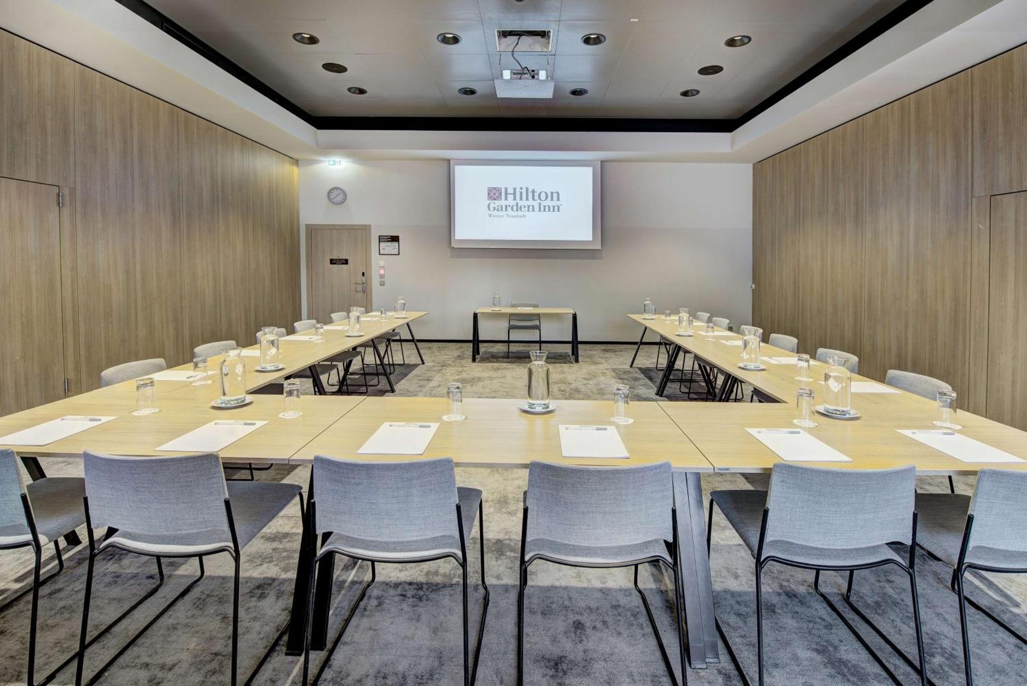 Hilton Garden Inn Wiener Neustadt Dış mekan fotoğraf
