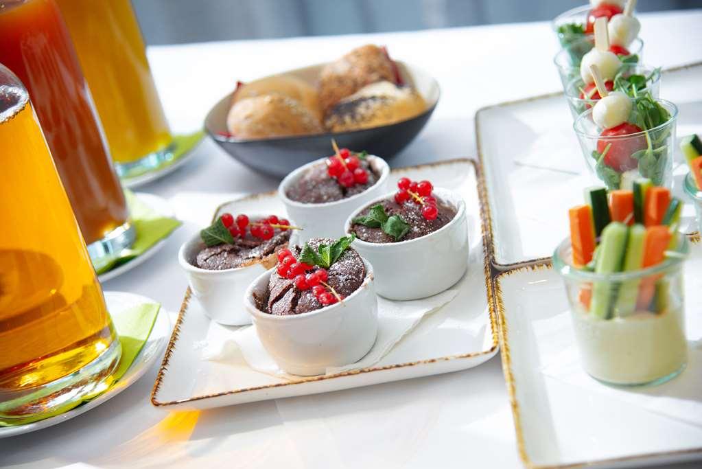 Hilton Garden Inn Wiener Neustadt Restoran fotoğraf